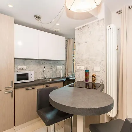 Corso Vittorio & Valentino Bright Studio Apartment Turin
